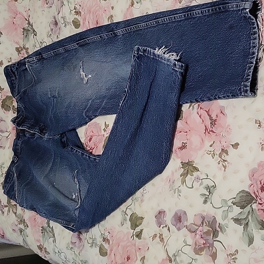 38 x 30 distressed Wrangler jeans